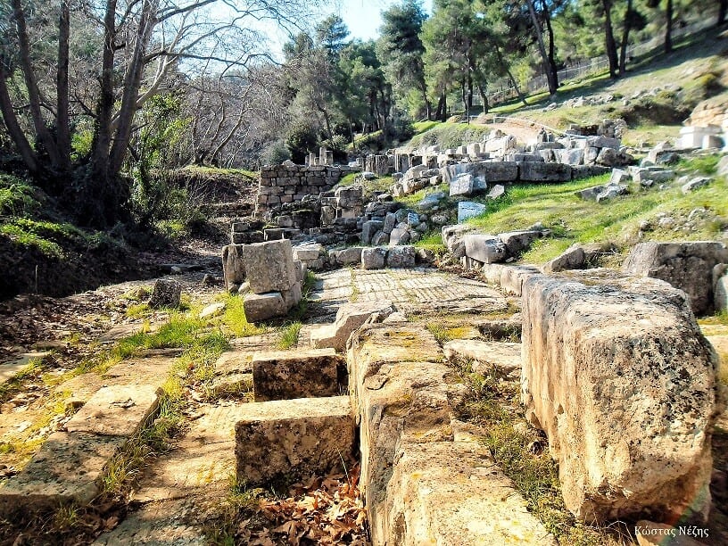 Αμφιαράειο - Ιερά Πηγή, βωμός και Λουτρά