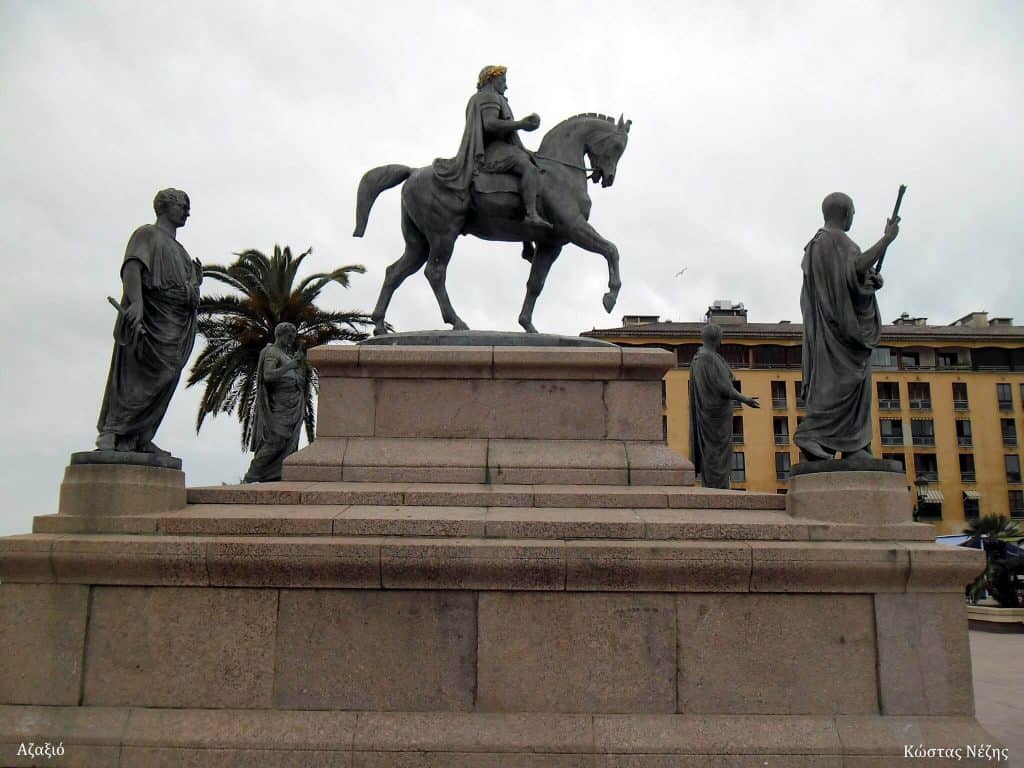 Αζαξιό - άγαλμα Ναπολέοντα (πλατεία Ντε Γκωλ)