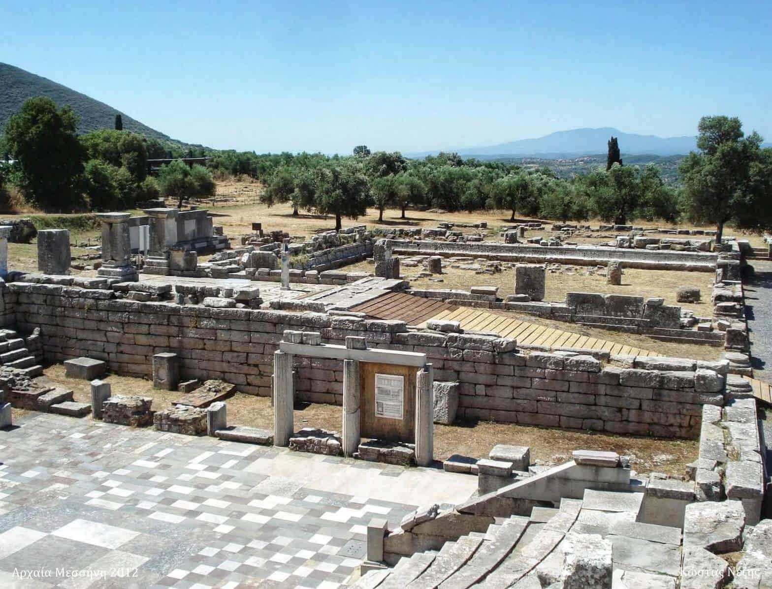 Αρχαία Μεσσήνη - Εκκλησιαστήριο και Βουλευτήριο
