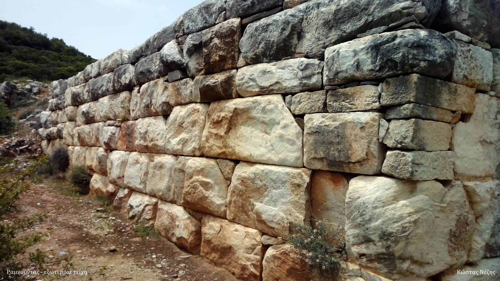 Ραμνούντας - οχυρωματικό τείχος