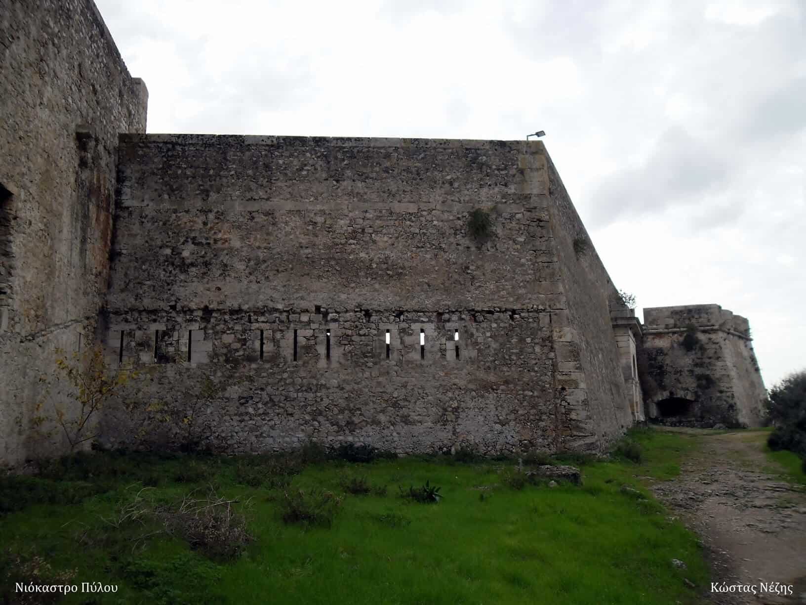 Νιόκαστρο Πύλου - τείχη ακρόπολης